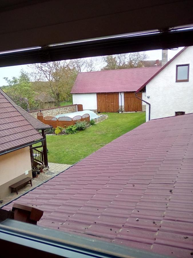Hostinec U Janatu S Ubytovanim Cestin Eksteriør bilde