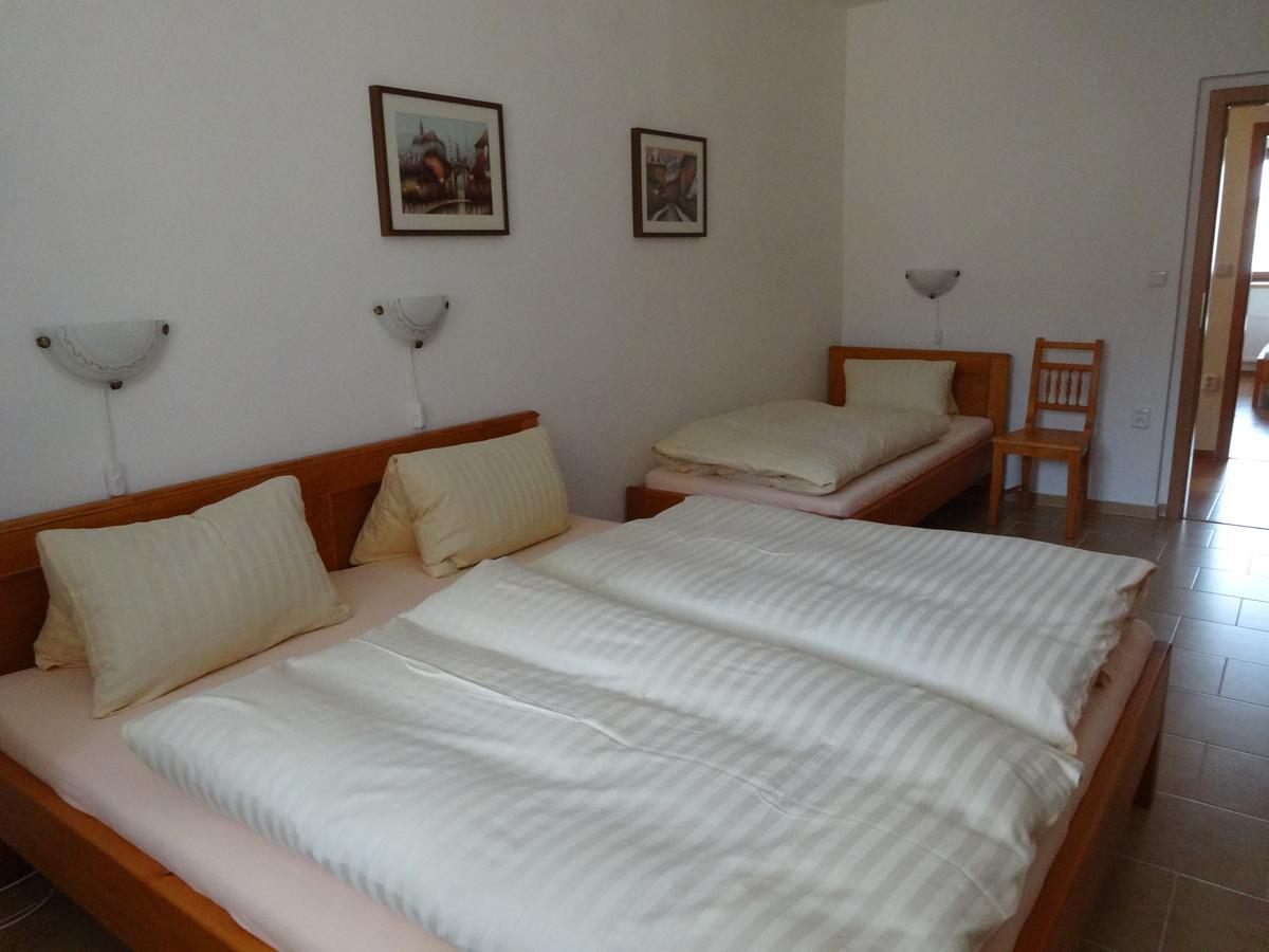 Hostinec U Janatu S Ubytovanim Cestin Rom bilde