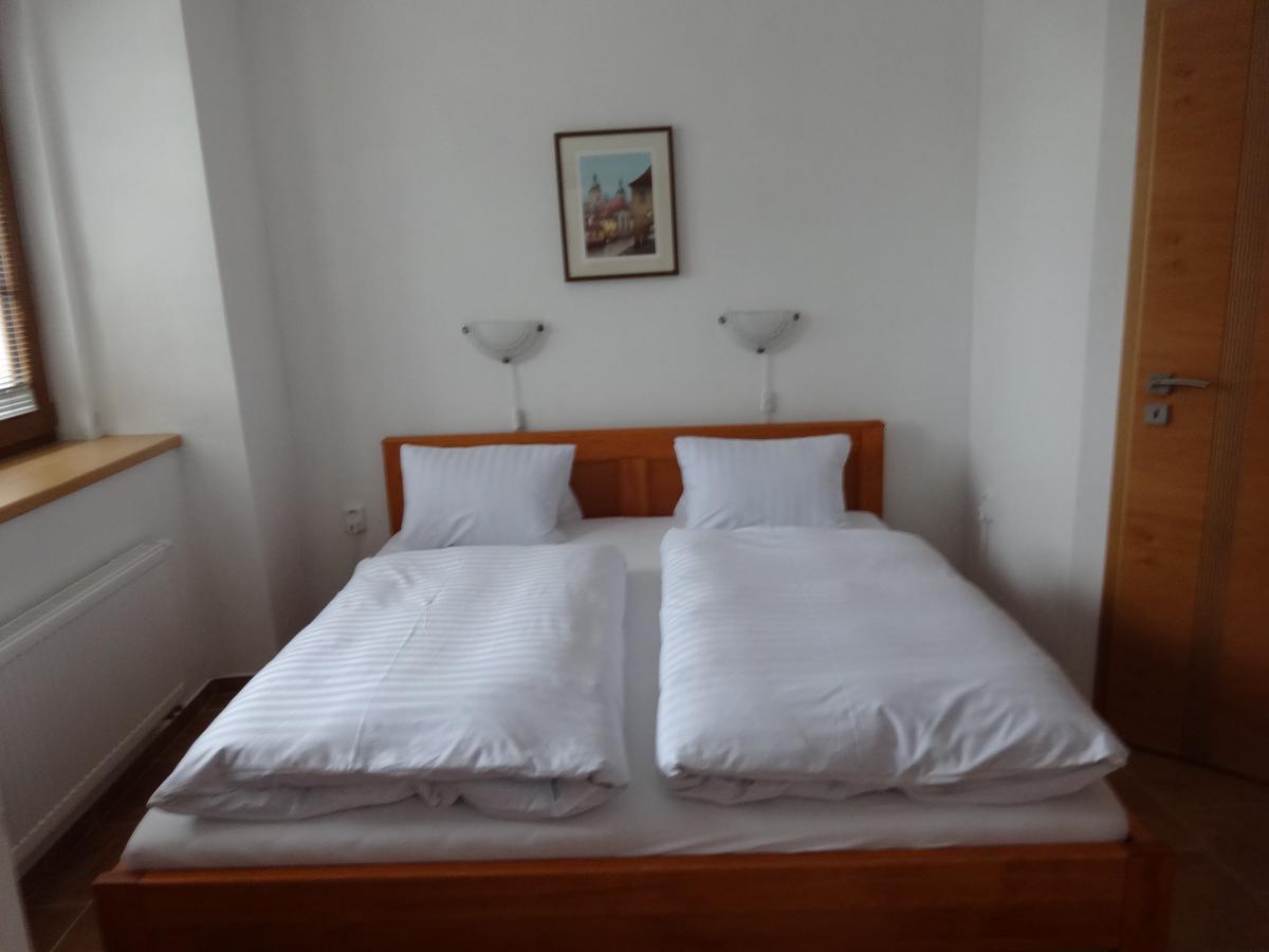 Hostinec U Janatu S Ubytovanim Cestin Rom bilde