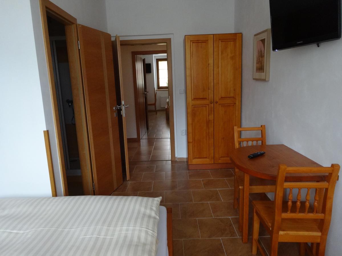 Hostinec U Janatu S Ubytovanim Cestin Rom bilde